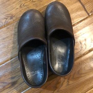Dansko clogs size 42 brown